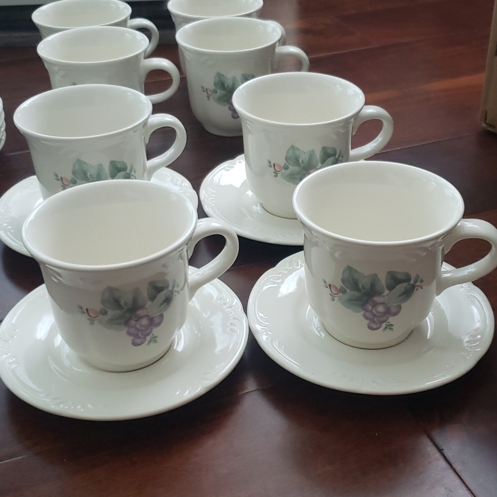 Pfaltzgraff Set of cups & saucers